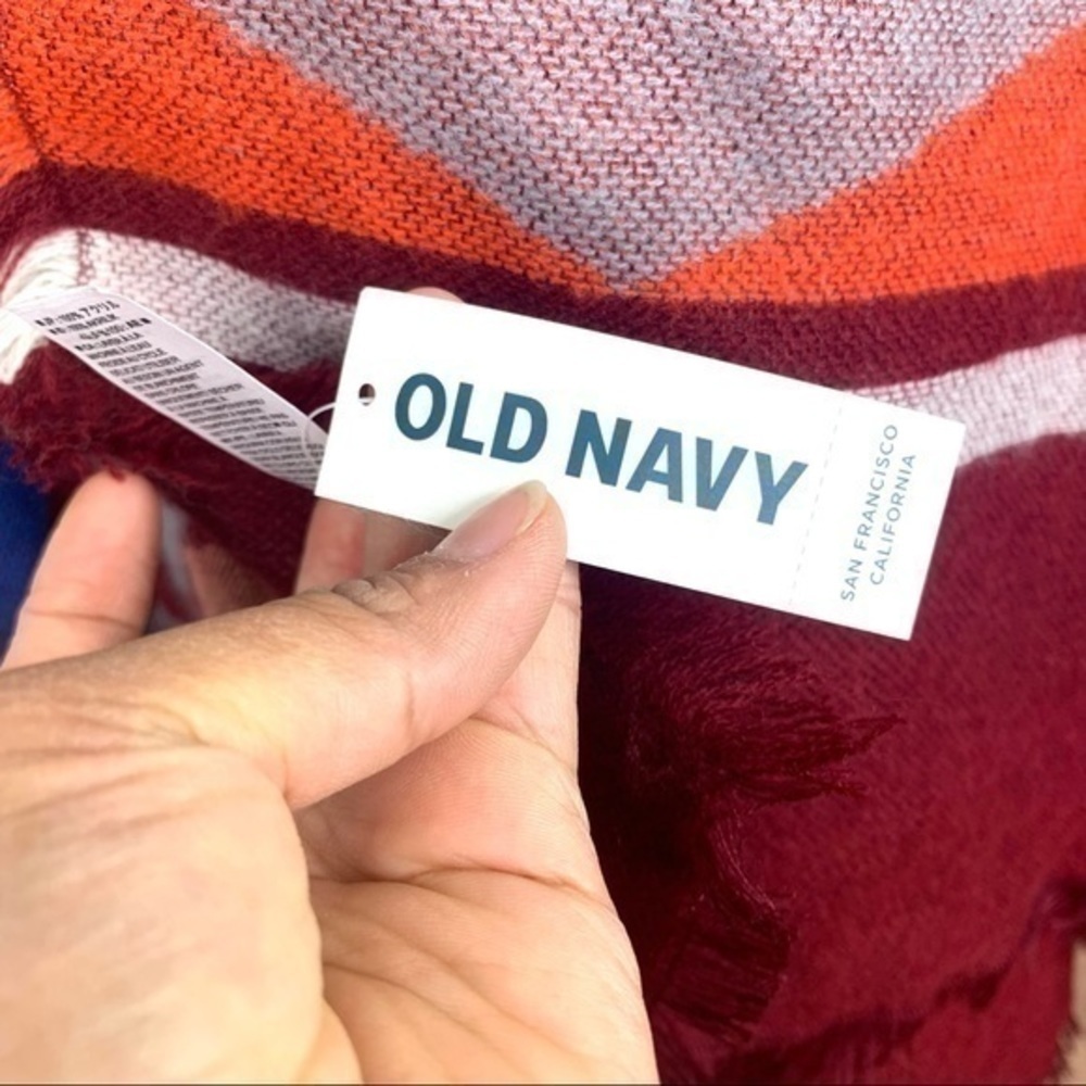 Old Navy Women’s Wrapped Red New with Tag - Picture 2 of 5